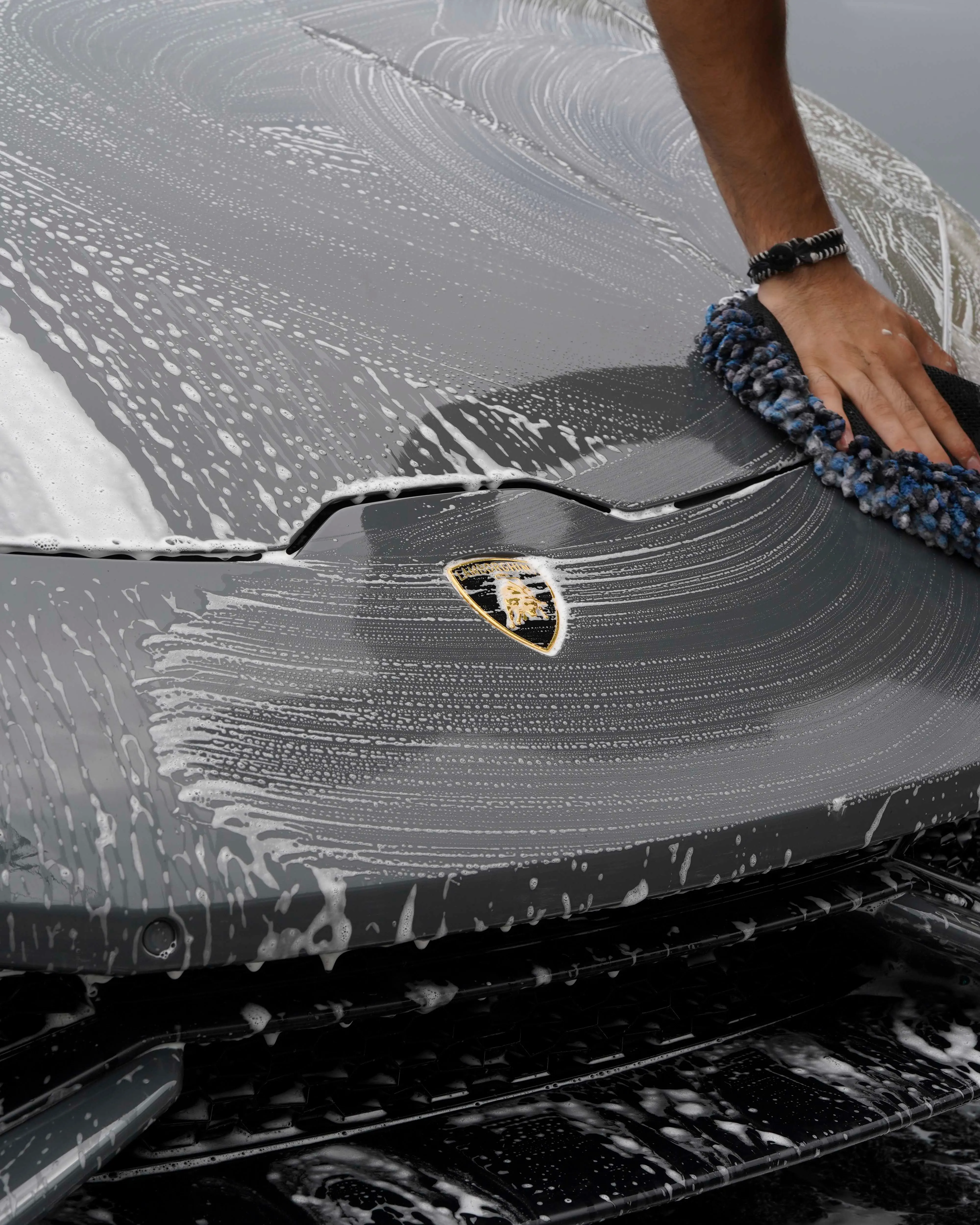 Hand washing a foamed Lamborghini Huracán
