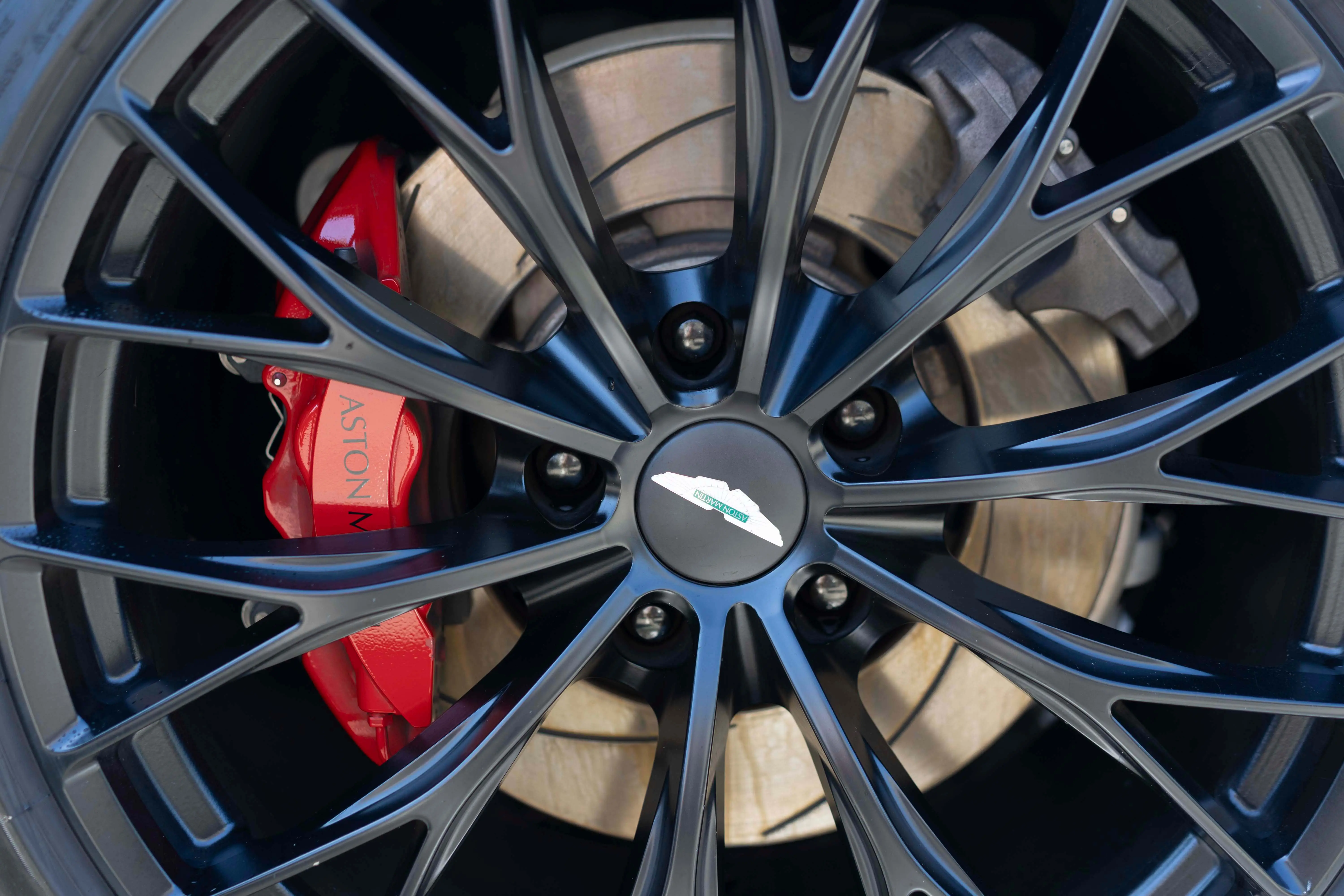 Aston Martin wheel detailed to the barrel
